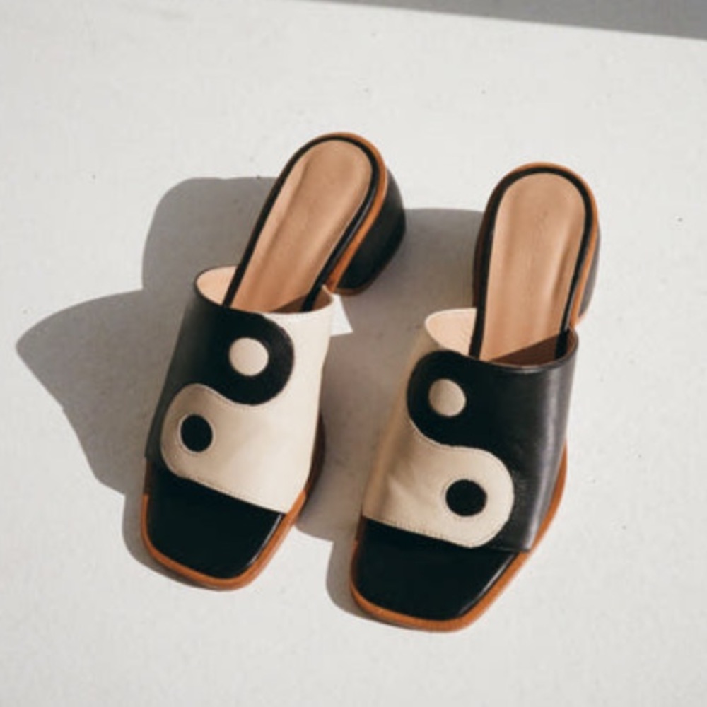 NEVER WORN Paloma Balance Heel, Yin Yang, 38